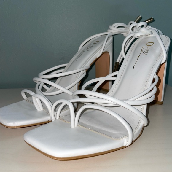 White strappy open toes shoes - Picture 3 of 7